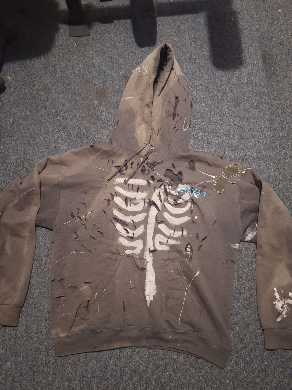 Distressed Gray Men's Hoodie with Skeleton Graphic